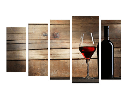 Вино на деревянном фоне