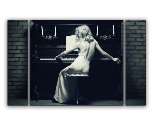 Женщина и фортепиано